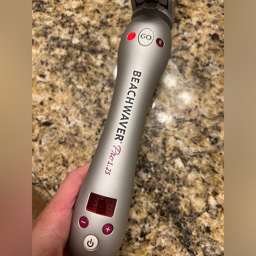 Beachwaver pro 1.25 curling iron - Picture 6 of 7